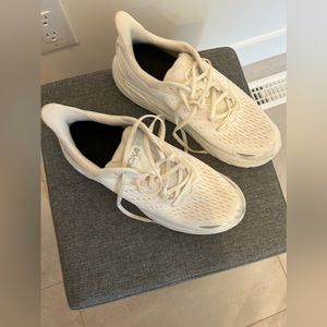 Hoka One Clifton’s 8